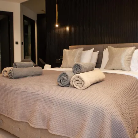 Raam Luxury Apartment