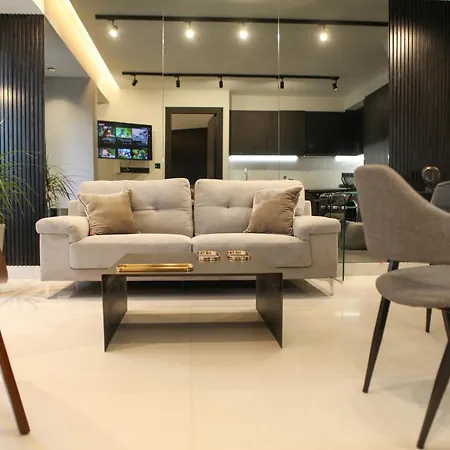 Raam Luxury Apartment Larnaca