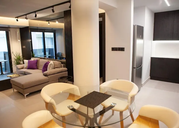 Raam Luxury Apartamento Lárnaca