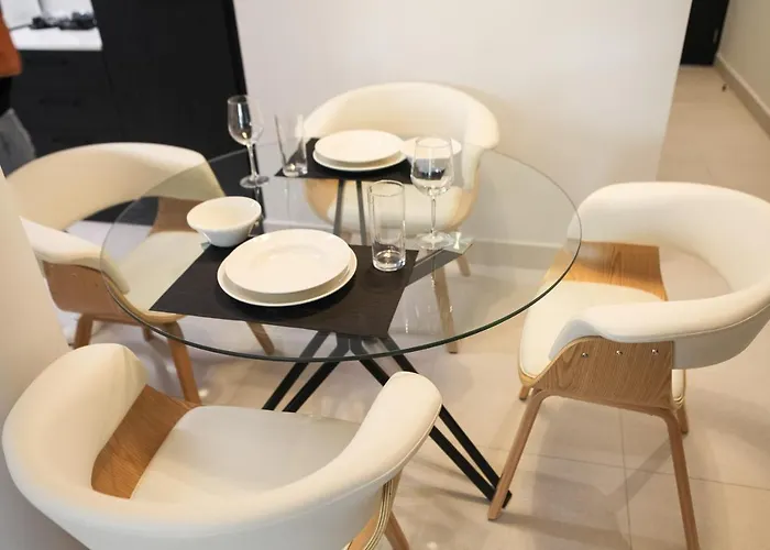 Raam Luxury Apartamento Lárnaca