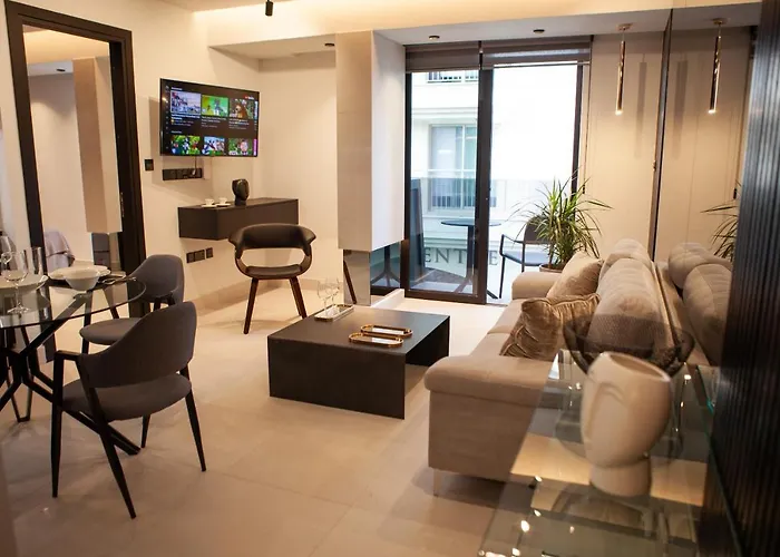 Raam Luxury Apartamento Lárnaca