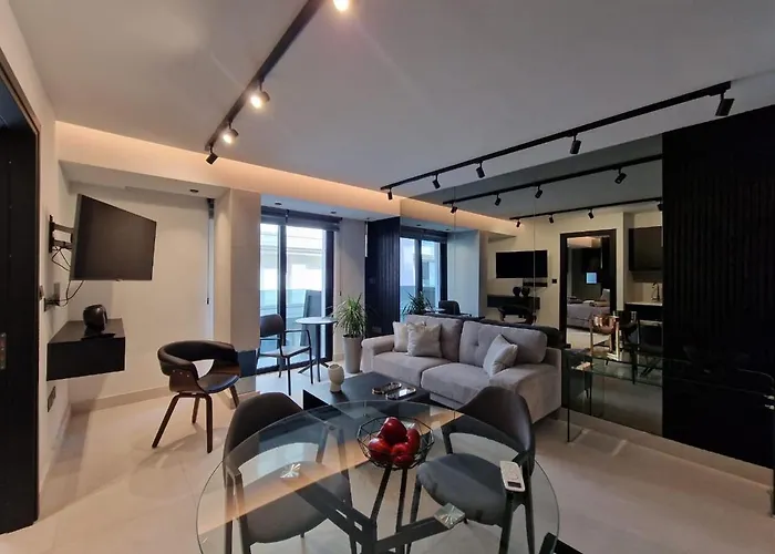 Raam Luxury Apartamento Lárnaca