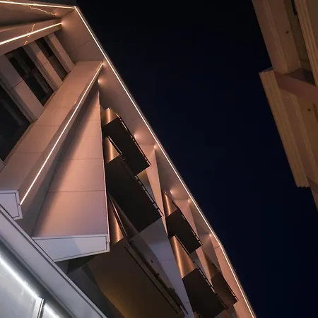 Raam Luxury Apartament *