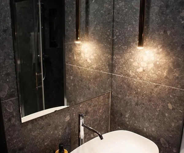 Raam Luxury Apartament *